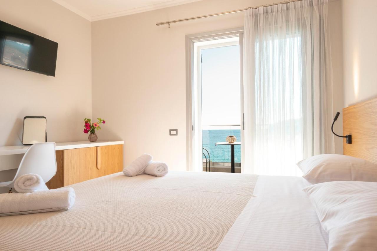 Sonar En El Mar Bed & Breakfast ฮีมาเรอ ภายนอก รูปภาพ